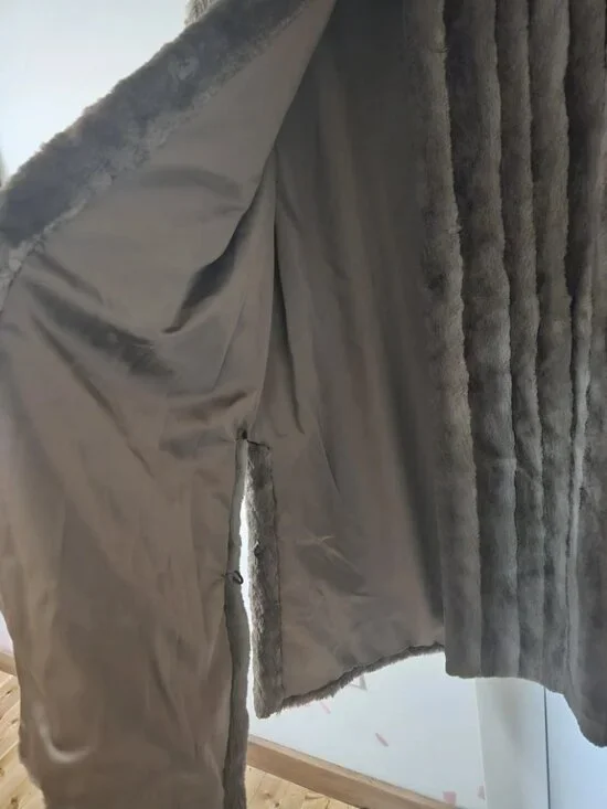 Luxurious Long Sheared Beaver Fur Vest - Made in Canada - Picture 7 of 8